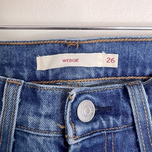 Levi’s Wedgie Button Fly Distressed Denim Jeans - Picture 10 of 13